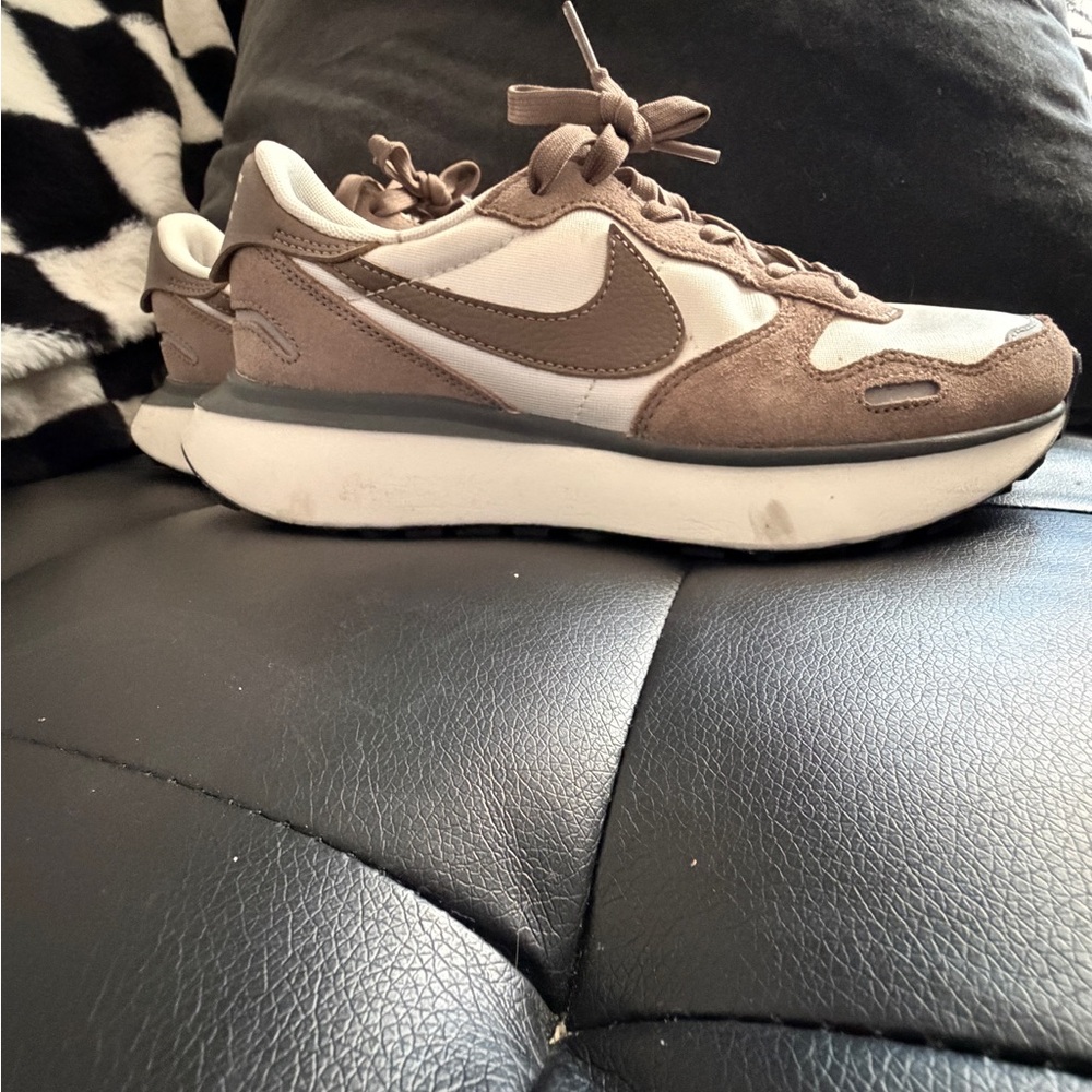 Nike Brown and Cream Athletic Shoes